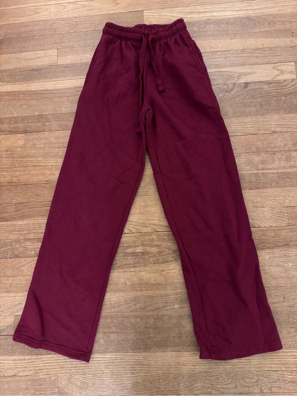 PrettyLittleThing Women's Burgundy Wide Leg Sweatpants - Size XS
 b80